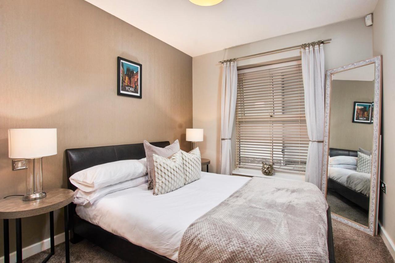 Vikings With Private Parking & Terrace Apartment York